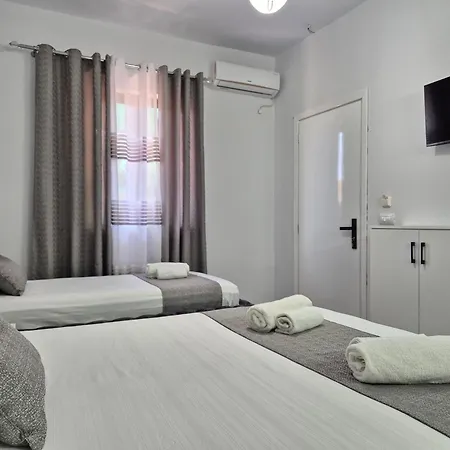 Roxhest 公寓式酒店 Sarandë