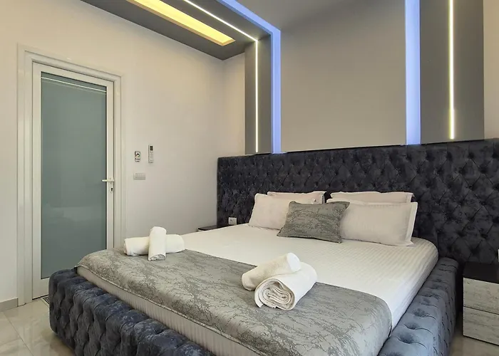 アパートホテル Roxhest Sarandë