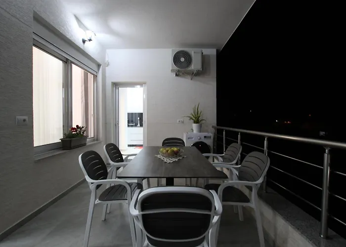 Roxhest アパートホテル Sarandë