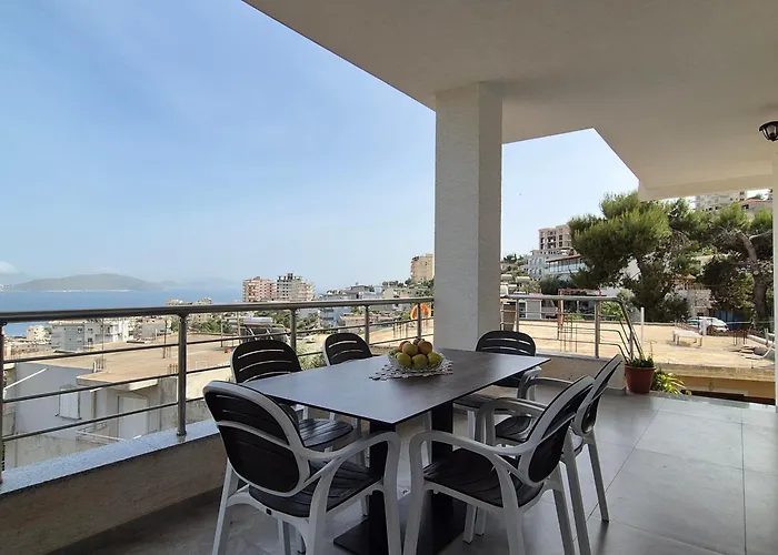 アパートホテル Roxhest Sarandë