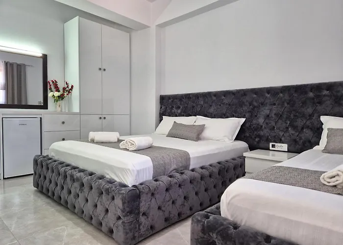 アパートホテル Roxhest Sarandë