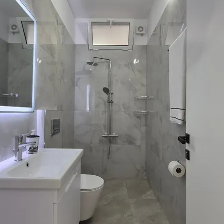 Roxhest Aparthotel Sarande