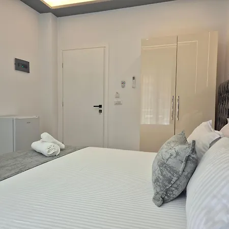 Aparthotel Roxhest Sarandë