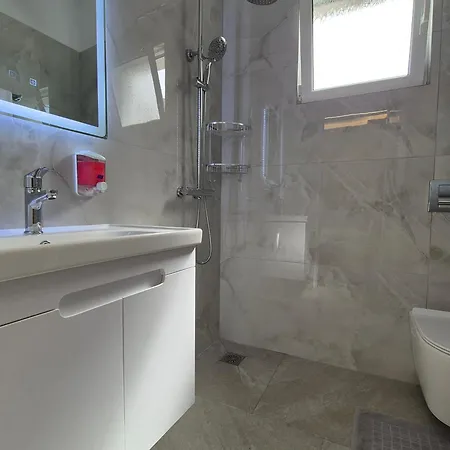 Ξενοδοχείο με διαμερίσματα Roxhest 3*